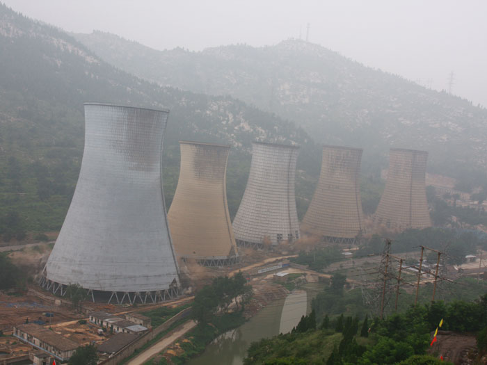 萊蕪發電廠水塔爆破拆除工程