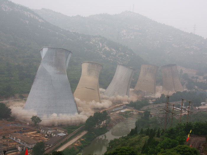 萊蕪發電廠水塔爆破拆除工程