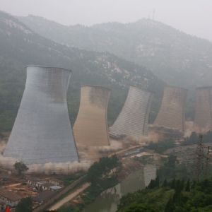 萊蕪發電廠水塔爆破拆除工程