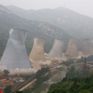 萊蕪發電廠水塔爆破拆除工程