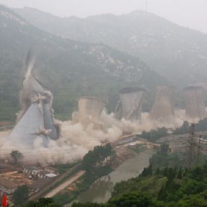 萊蕪發電廠水塔爆破拆除工程